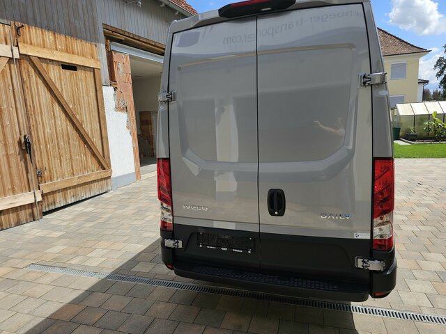 Fourgon utilitaire, Utilitaire double cabine IVECO Daily 35S18HA8V DOKA Snoeks Mixto Hi-Matic 16m³...: photos 21
