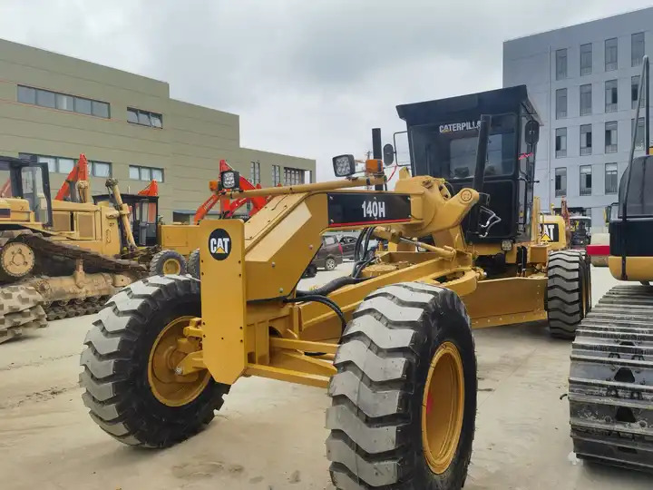 Best price JAPAN made grader cat 140h motor grader second hand low prices hot selling - Niveleuse: photos 3 Best price JAPAN made grader cat 140h motor grader second hand low prices hot selling - Niveleuse: photos 3