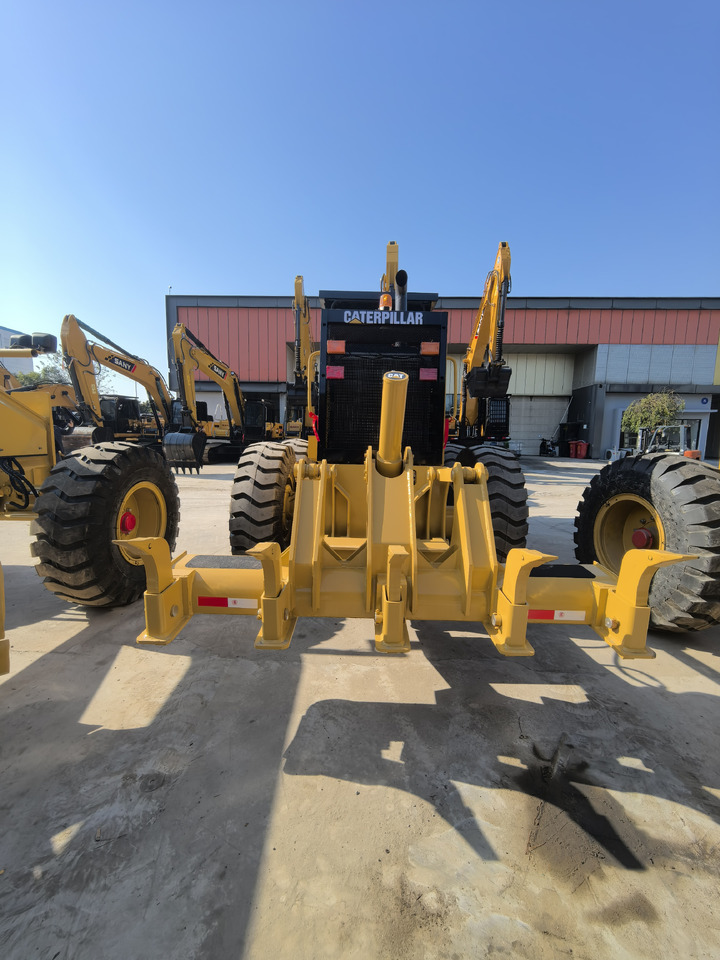 CAT 140K Grader - Niveleuse: photos 1 CAT 140K Grader - Niveleuse: photos 1