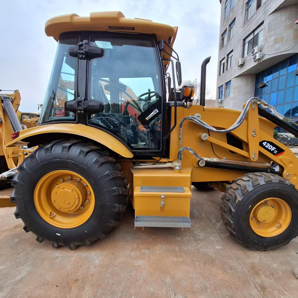 CAT 420F2 Backhoe Loader - Tractopelle: photos 2 CAT 420F2 Backhoe Loader - Tractopelle: photos 2
