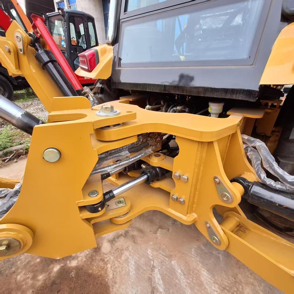 CAT 420F2 Backhoe Loader - Tractopelle: photos 4 CAT 420F2 Backhoe Loader - Tractopelle: photos 4