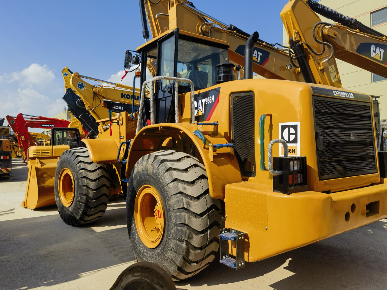 CAT 966H Wheel Loader - Chargeuse sur pneus: photos 1 CAT 966H Wheel Loader - Chargeuse sur pneus: photos 1