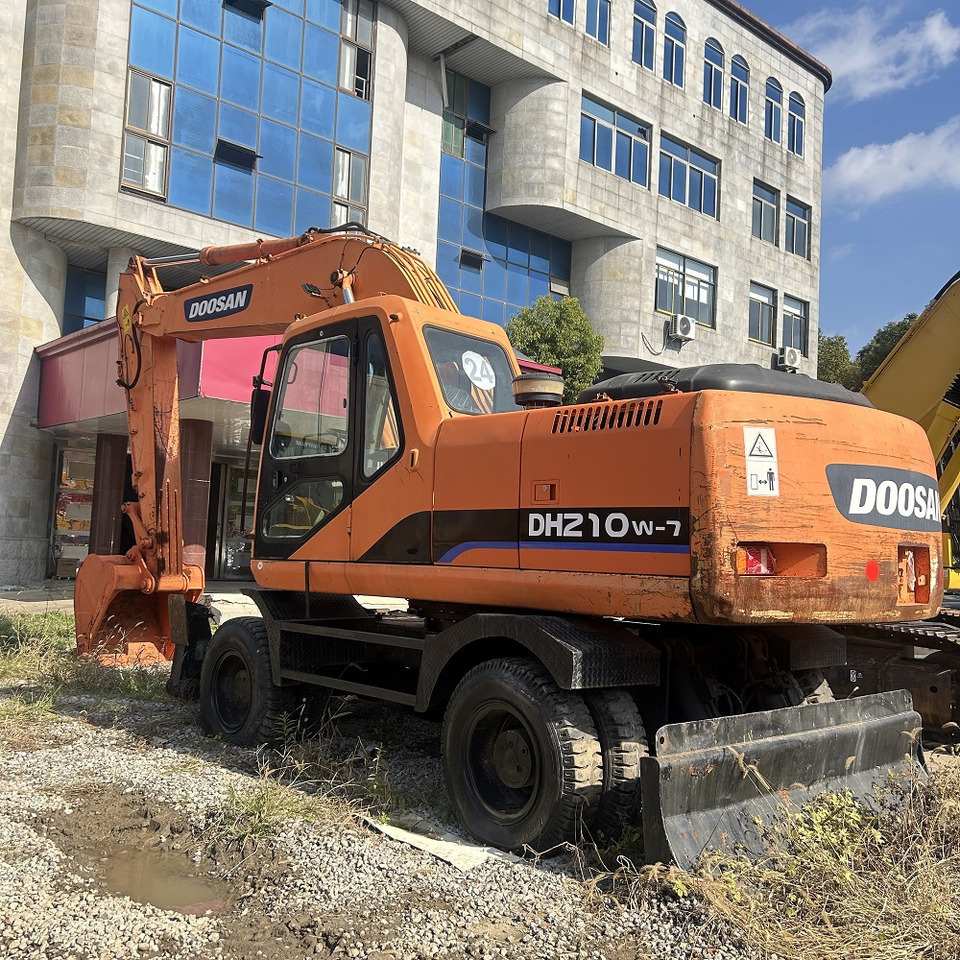 Doosan DH210w-7 wheel excavator - Pelle sur pneus: photos 3 Doosan DH210w-7 wheel excavator - Pelle sur pneus: photos 3