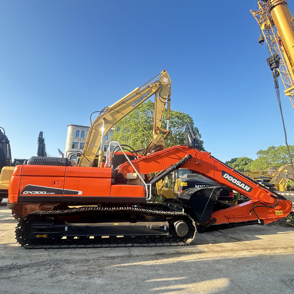 Doosan DX300LC-9c Crawler Excavator - Pelle sur chenille: photos 2 Doosan DX300LC-9c Crawler Excavator - Pelle sur chenille: photos 2