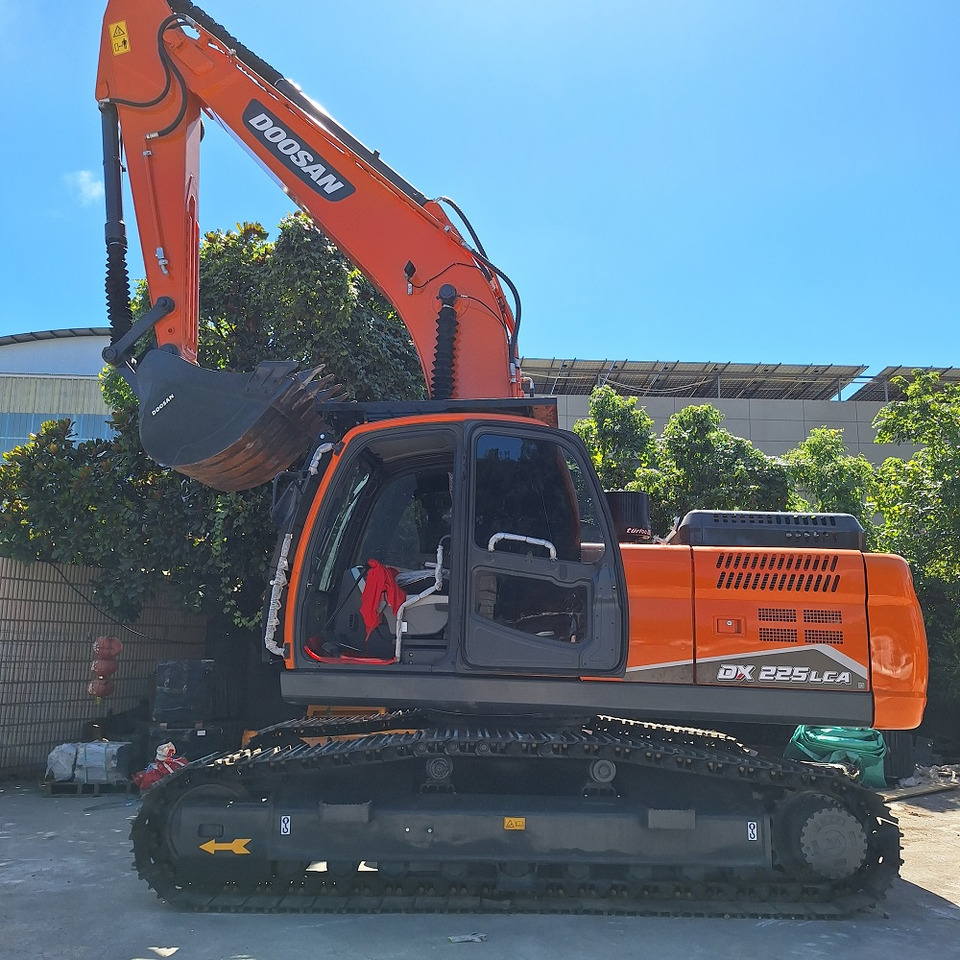 Doosan Dx225LCA Crawler Excavator - Pelle sur chenille: photos 1 Doosan Dx225LCA Crawler Excavator - Pelle sur chenille: photos 1