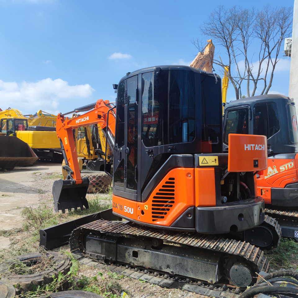 Hitachi ZX50 Excavator - Pelle sur chenille: photos 1 Hitachi ZX50 Excavator - Pelle sur chenille: photos 1