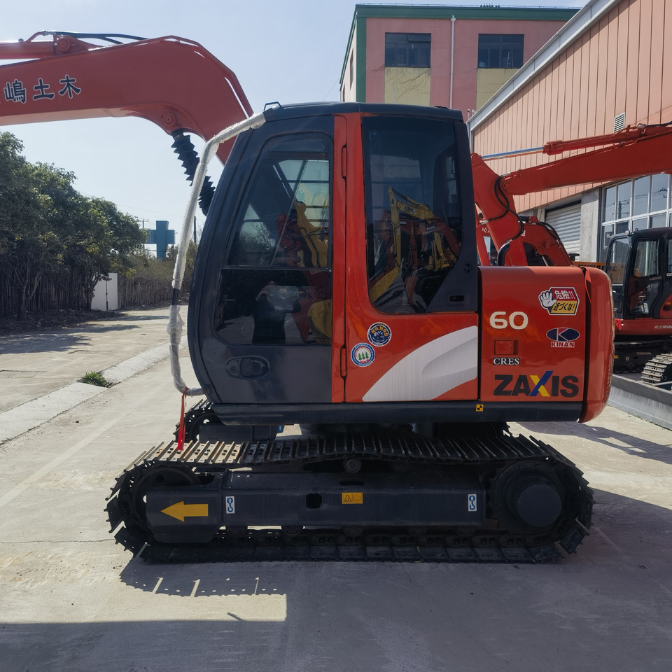 Hitachi ZX60 Excavator - Pelle sur chenille: photos 3 Hitachi ZX60 Excavator - Pelle sur chenille: photos 3