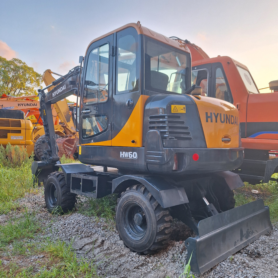 Pelle sur pneus Hyundai HW60 excavator: photos 6 Pelle sur pneus Hyundai HW60 excavator: photos 6