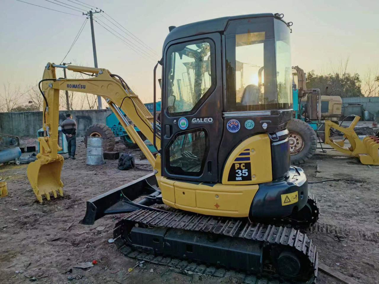 KOMATSU PC35 Excavator - Pelle sur chenille: photos 1 KOMATSU PC35 Excavator - Pelle sur chenille: photos 1