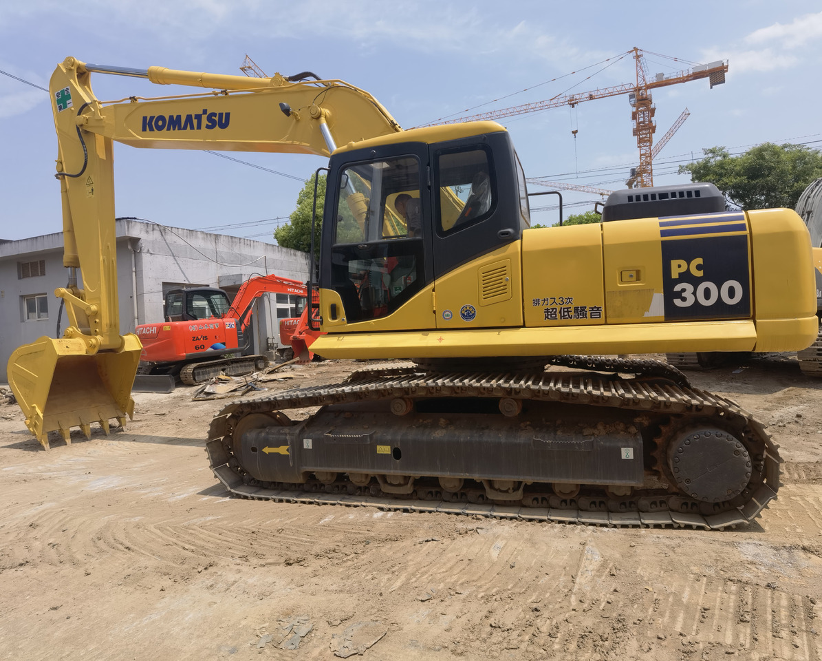 Komatsu PC300-7 excavator - Pelle sur chenille: photos 2 Komatsu PC300-7 excavator - Pelle sur chenille: photos 2