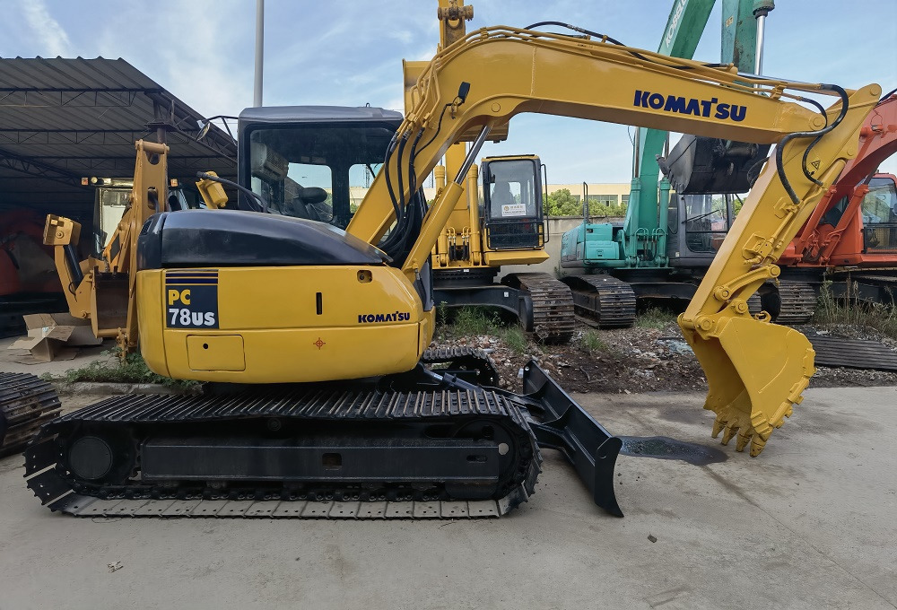 Komatsu pc78 Excavator - Pelle sur chenille: photos 1 Komatsu pc78 Excavator - Pelle sur chenille: photos 1