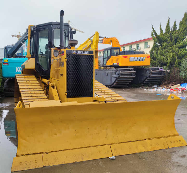 Original Japan made used Caterpillar D5M LGP dozer CAT D5M D5H bulldozer for sale - Bulldozer: photos 2 Original Japan made used Caterpillar D5M LGP dozer CAT D5M D5H bulldozer for sale - Bulldozer: photos 2