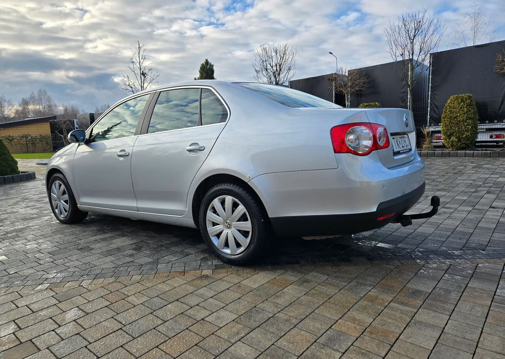 Berline Volkswagen Jetta 2.0 TDI Sportline: photos 8