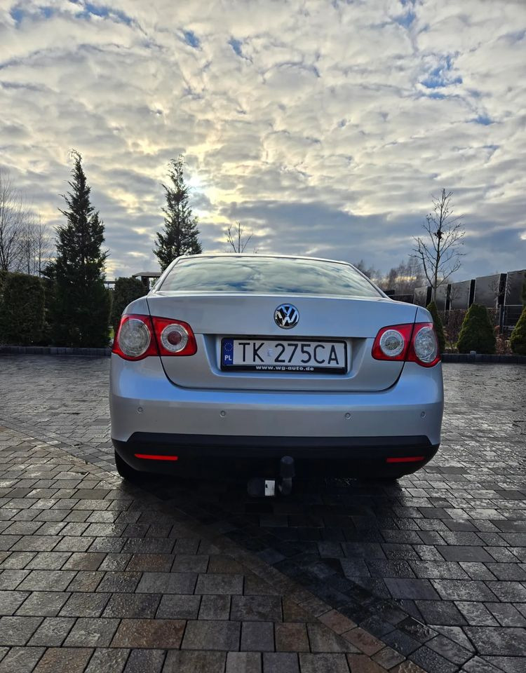 Berline Volkswagen Jetta 2.0 TDI Sportline: photos 10