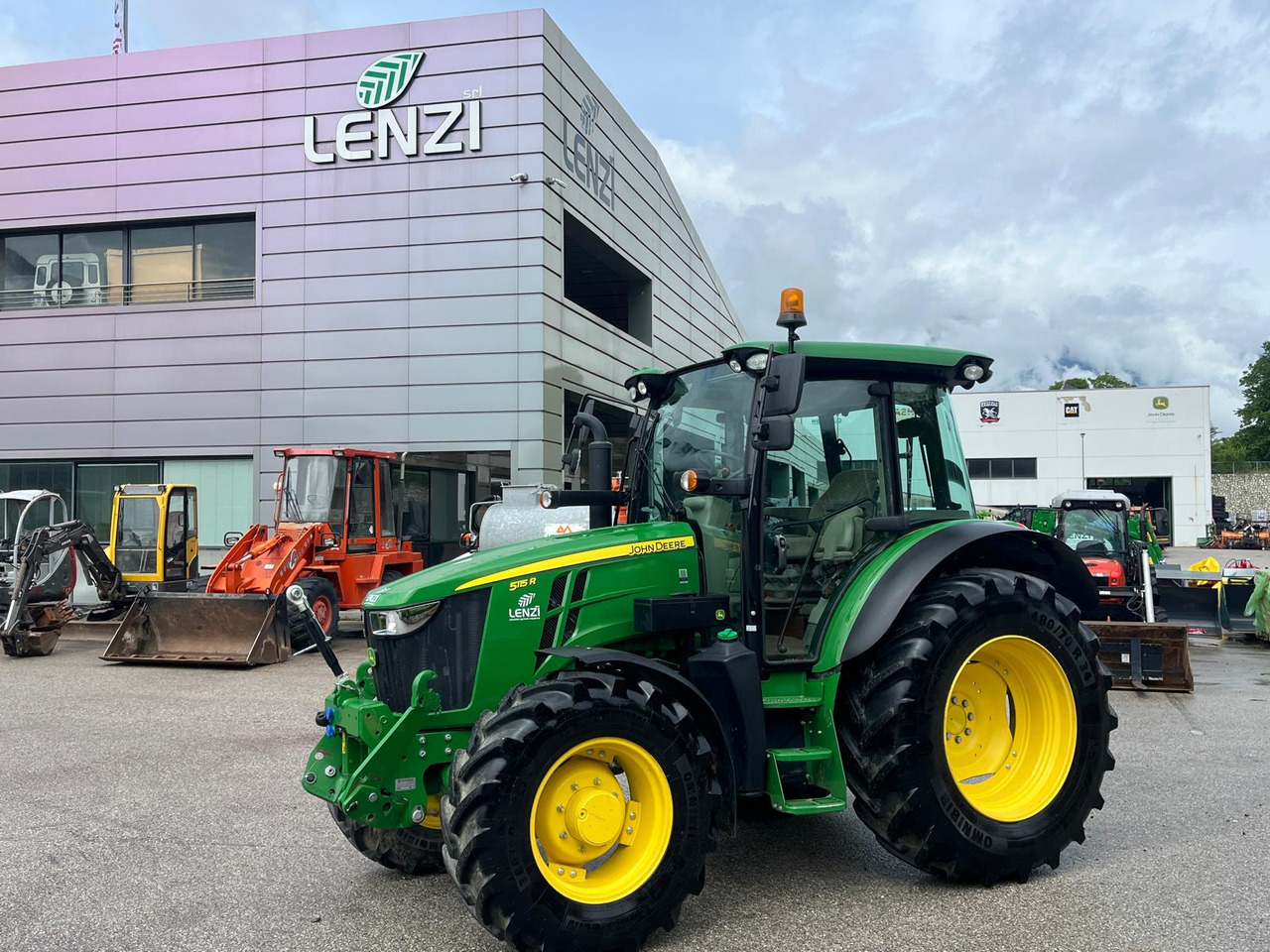 JOHN DEERE 5115R - Tracteur agricole: photos 1 JOHN DEERE 5115R - Tracteur agricole: photos 1