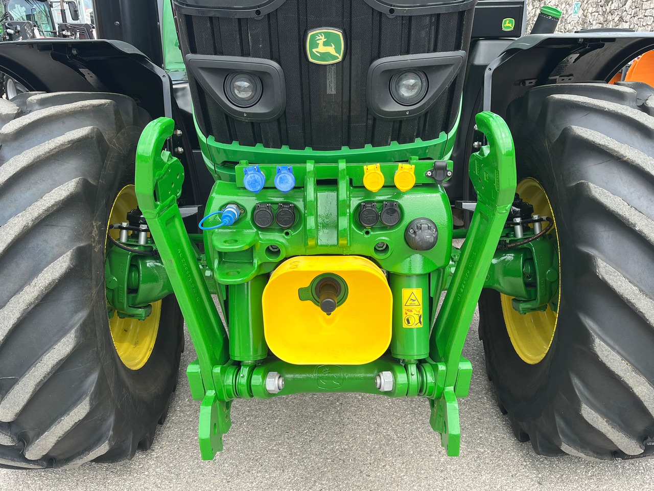 TRATTORE JOHN DEERE 6130R - Tracteur agricole: photos 3 TRATTORE JOHN DEERE 6130R - Tracteur agricole: photos 3