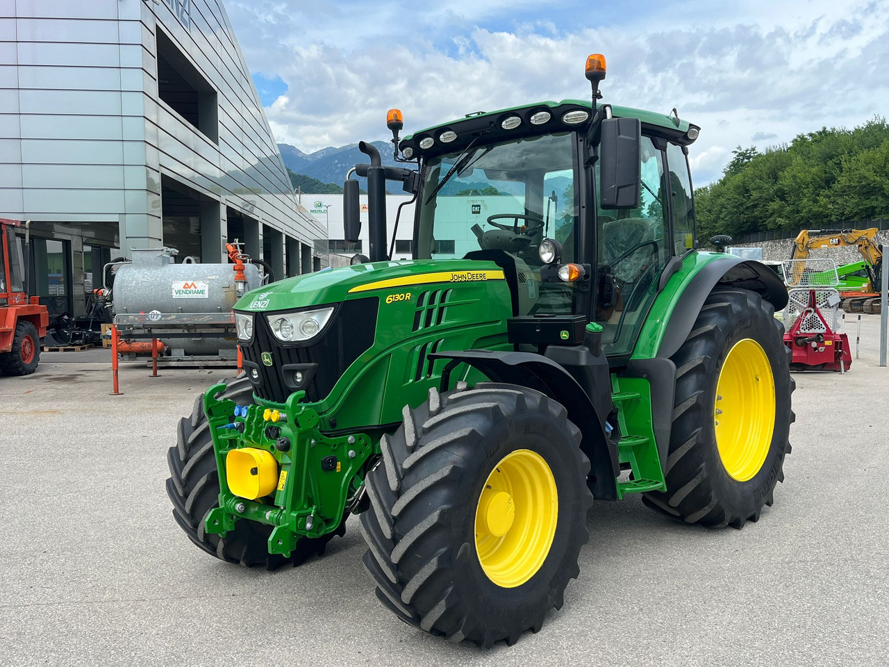 TRATTORE JOHN DEERE 6130R - Tracteur agricole: photos 2 TRATTORE JOHN DEERE 6130R - Tracteur agricole: photos 2