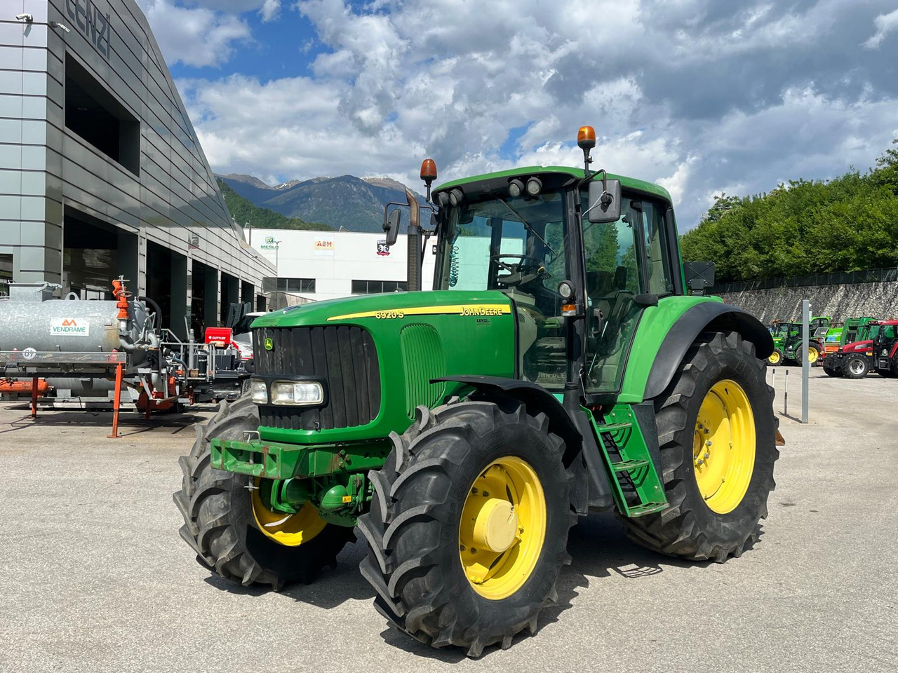 TRATTORE JOHN DEERE 6920S - Tracteur agricole: photos 2 TRATTORE JOHN DEERE 6920S - Tracteur agricole: photos 2