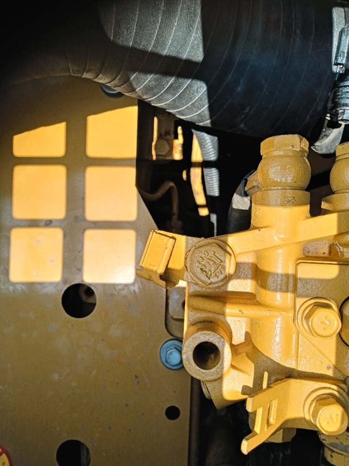 CAT 320 D - Pelle sur chenille: photos 2 CAT 320 D - Pelle sur chenille: photos 2