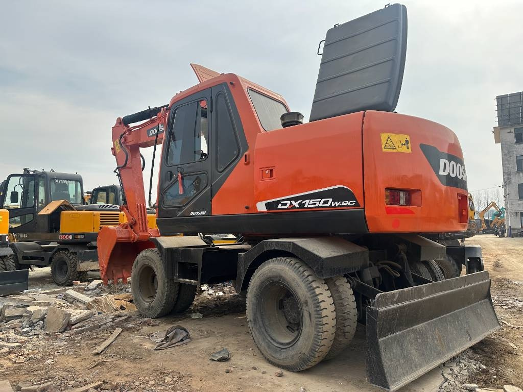 Doosan DH 150 W-7 - Pelle sur pneus: photos 1 Doosan DH 150 W-7 - Pelle sur pneus: photos 1