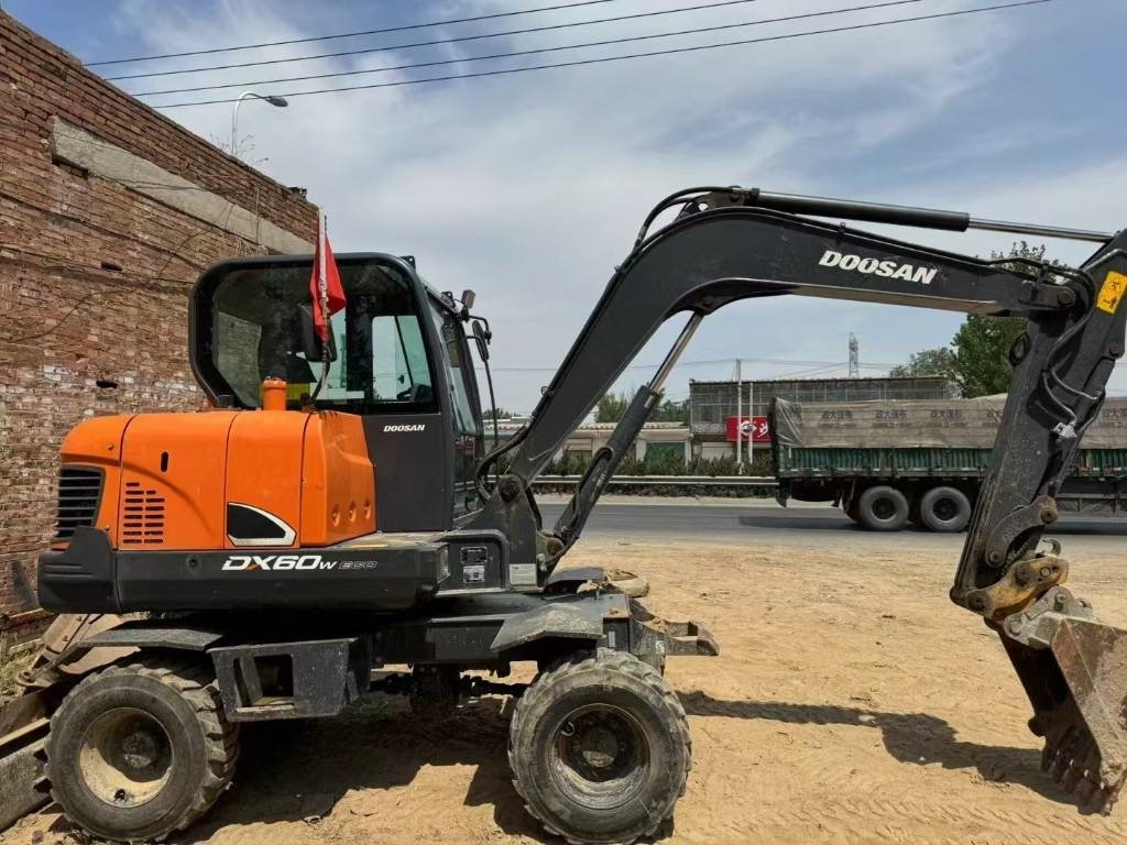 Doosan DX 60 - Pelle sur chenille: photos 3 Doosan DX 60 - Pelle sur chenille: photos 3