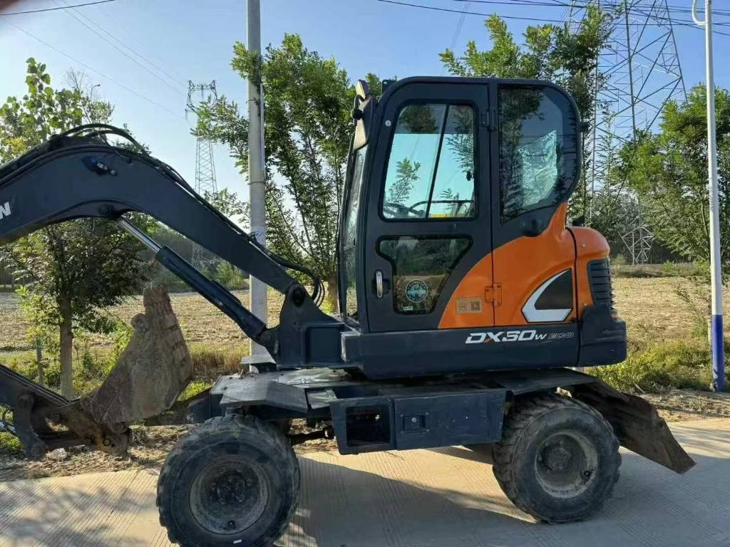 Doosan DX 60 - Pelle sur chenille: photos 1 Doosan DX 60 - Pelle sur chenille: photos 1
