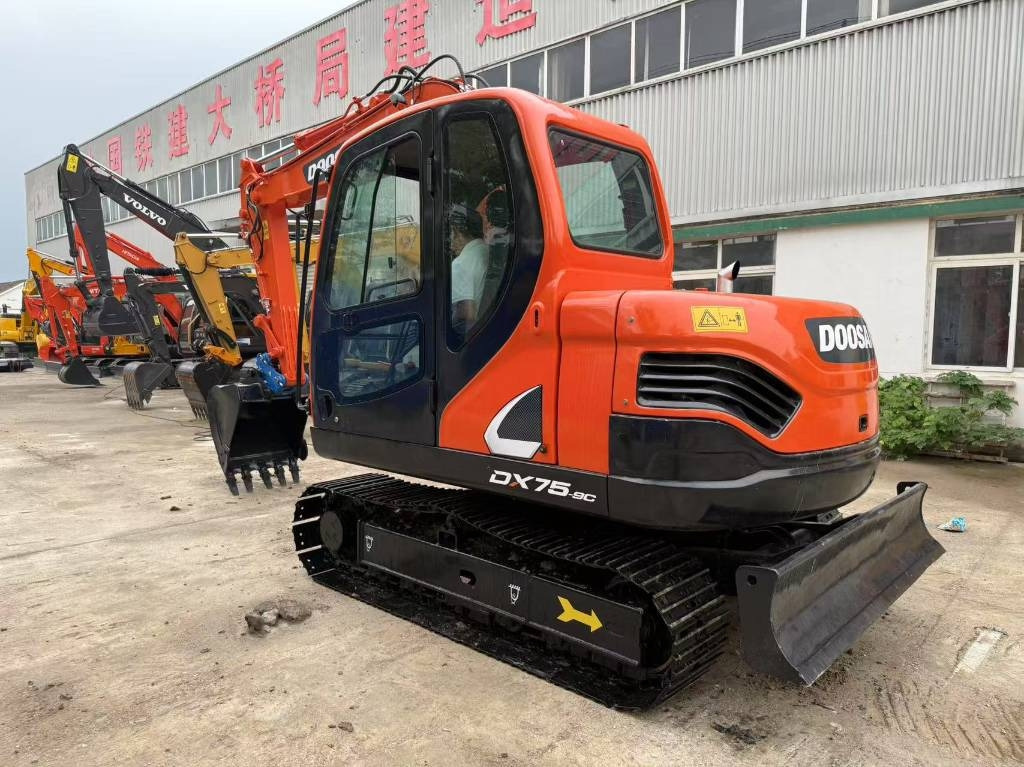 Doosan DX 75 - Pelle sur chenille: photos 1 Doosan DX 75 - Pelle sur chenille: photos 1
