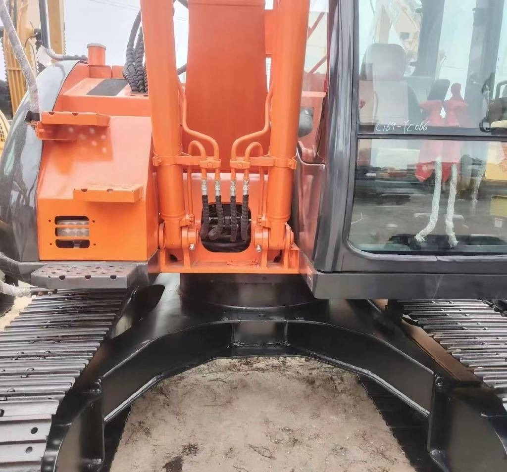 Hitachi 135US - Pelle sur chenille: photos 5 Hitachi 135US - Pelle sur chenille: photos 5