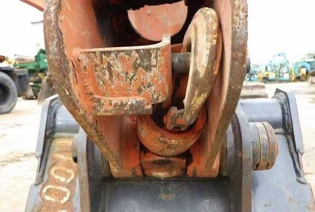 Hitachi 30 - Pelle sur chenille: photos 5 Hitachi 30 - Pelle sur chenille: photos 5