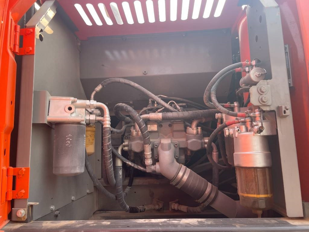 Hitachi ZX 240 - Pelle sur chenille: photos 2 Hitachi ZX 240 - Pelle sur chenille: photos 2