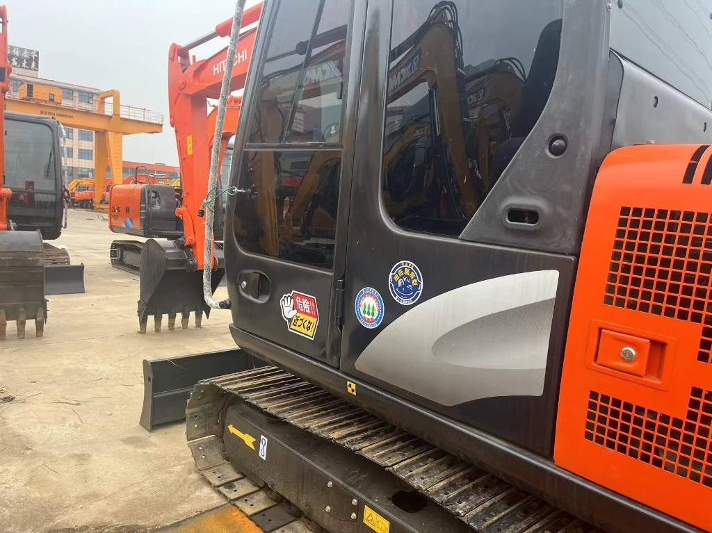 Hitachi ZX 60 - Mini pelle: photos 1 Hitachi ZX 60 - Mini pelle: photos 1