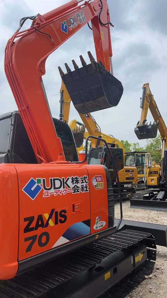 Hitachi ZX 70 - Mini pelle: photos 1 Hitachi ZX 70 - Mini pelle: photos 1