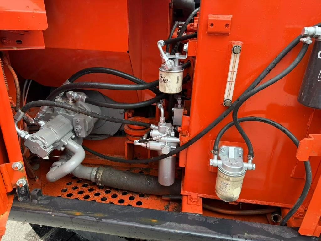 Hitachi Zaxis 60  - Pelle sur chenille: photos 3 Hitachi Zaxis 60  - Pelle sur chenille: photos 3