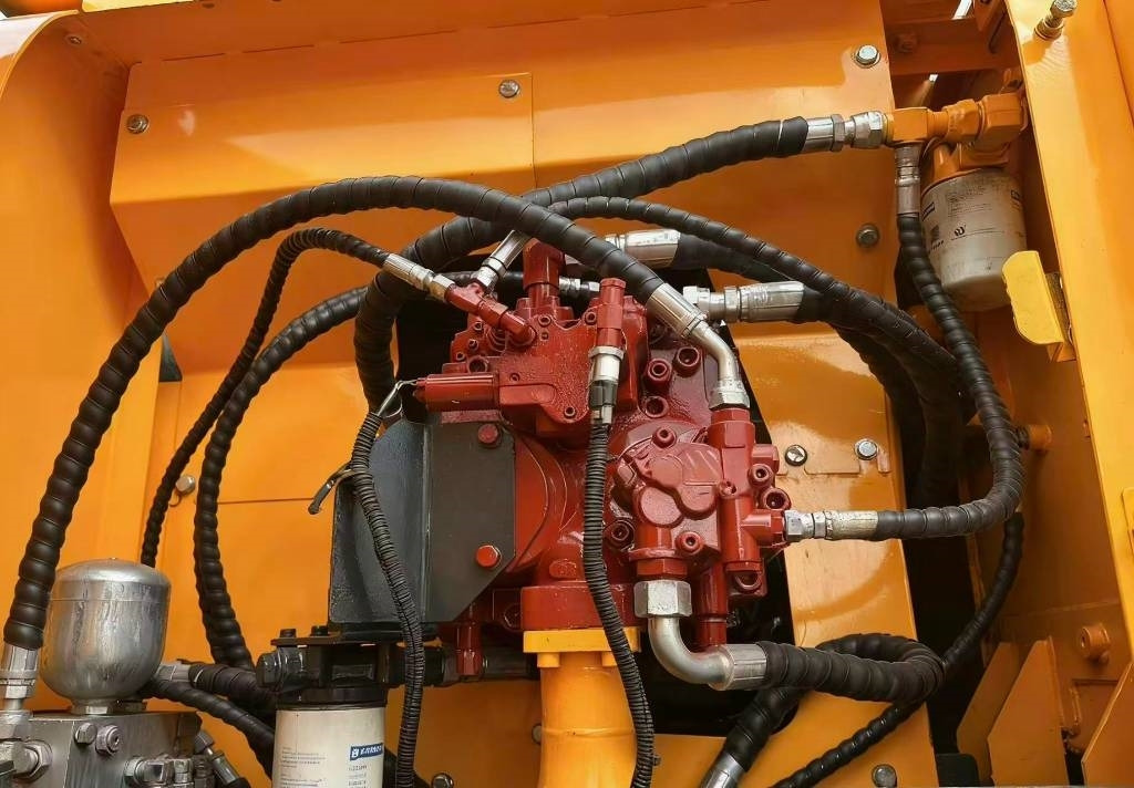 Hyundai 210W -9 - Pelle sur pneus: photos 5 Hyundai 210W -9 - Pelle sur pneus: photos 5