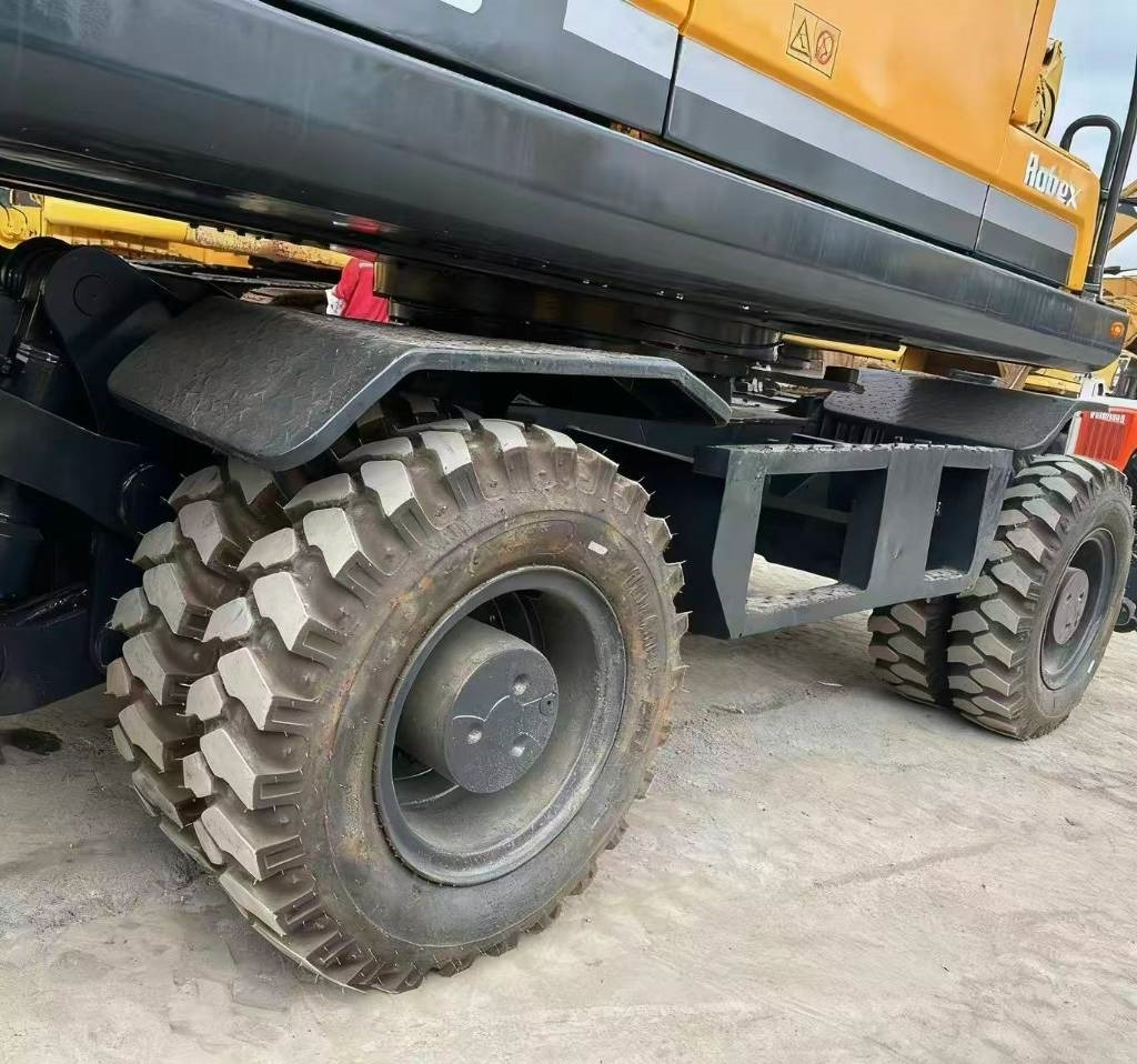 Hyundai 210W -9 - Pelle sur pneus: photos 3 Hyundai 210W -9 - Pelle sur pneus: photos 3