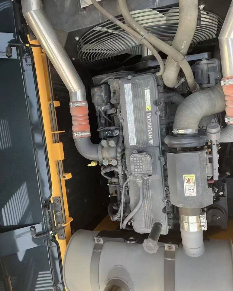 Hyundai 305LC - Pelle sur chenille: photos 4 Hyundai 305LC - Pelle sur chenille: photos 4