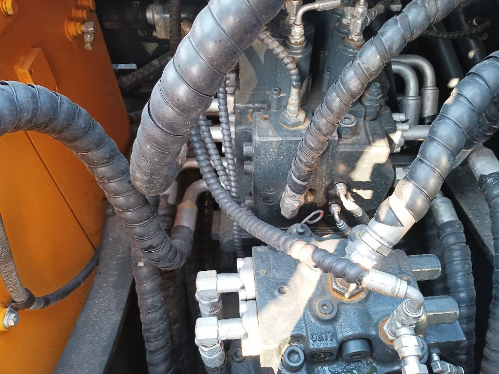 Hyundai R 220-9 S - Pelle sur chenille: photos 2 Hyundai R 220-9 S - Pelle sur chenille: photos 2