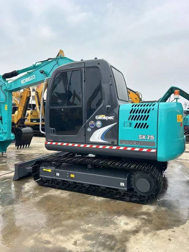 Kobelco SK 75 - Pelle sur chenille: photos 1 Kobelco SK 75 - Pelle sur chenille: photos 1