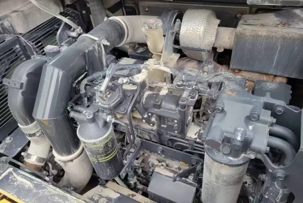 Komatsu PC 460-8 - Pelle sur chenille: photos 5 Komatsu PC 460-8 - Pelle sur chenille: photos 5