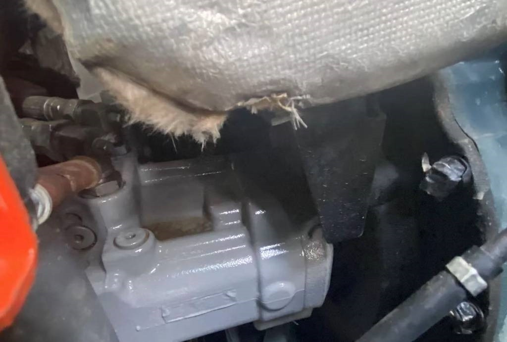 Kubota 165 - Pelle sur chenille: photos 3 Kubota 165 - Pelle sur chenille: photos 3