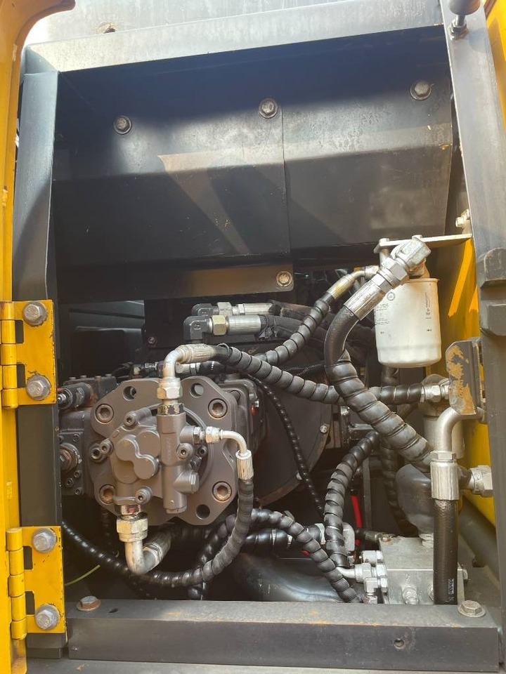 Volvo EC 140 - Pelle sur chenille: photos 2 Volvo EC 140 - Pelle sur chenille: photos 2