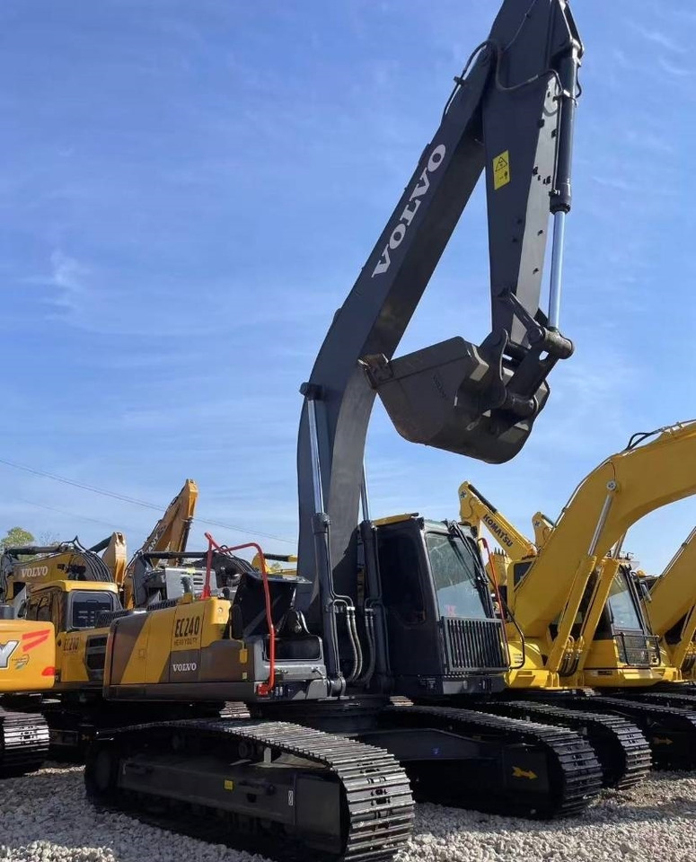 Volvo EC 240  - Pelle sur chenille: photos 5 Volvo EC 240  - Pelle sur chenille: photos 5