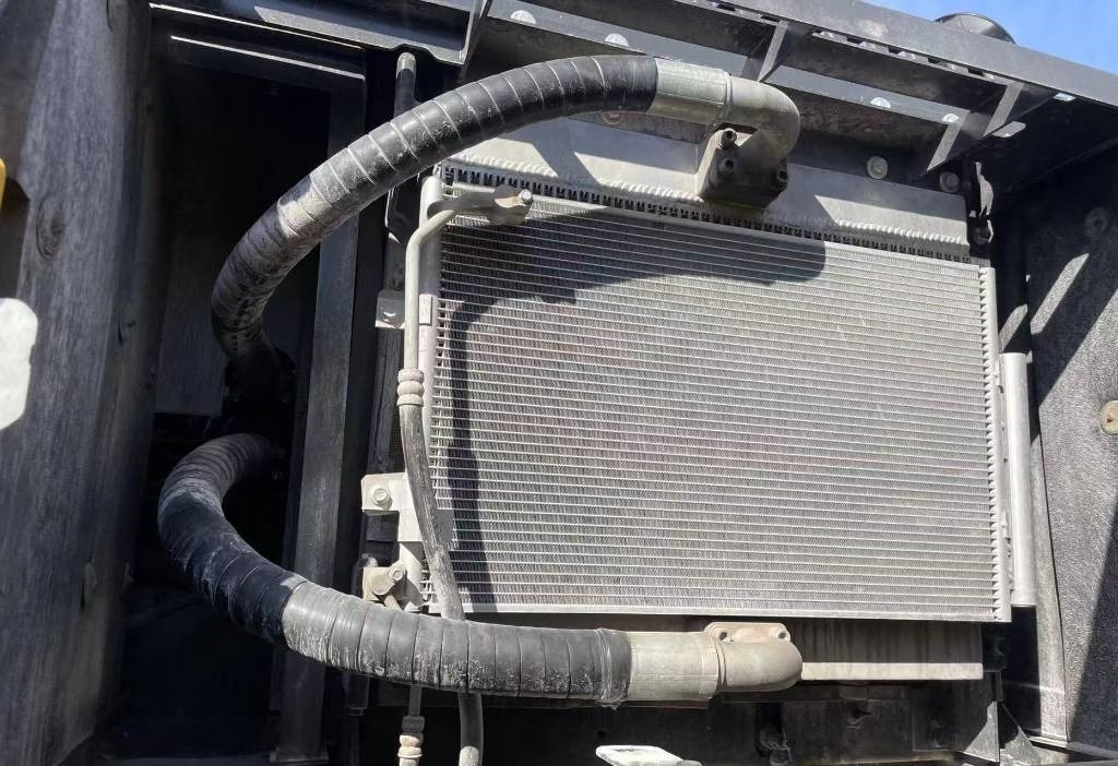 Volvo EC 240  - Pelle sur chenille: photos 4 Volvo EC 240  - Pelle sur chenille: photos 4