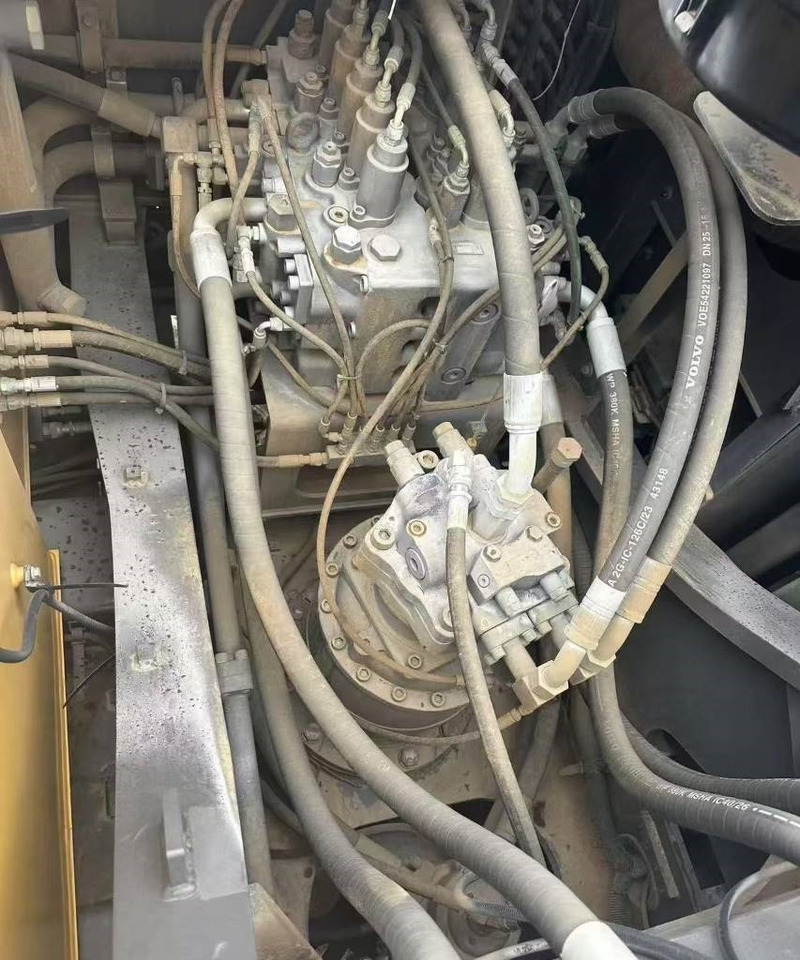 Volvo EC 380 D  - Pelle sur chenille: photos 3 Volvo EC 380 D  - Pelle sur chenille: photos 3