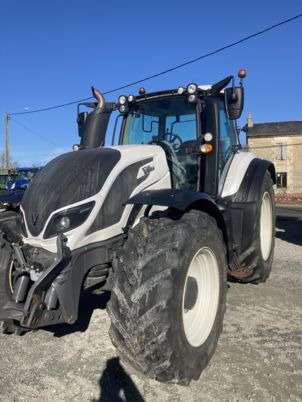 Valtra T154 VERSU - Tracteur agricole: photos 2 Valtra T154 VERSU - Tracteur agricole: photos 2