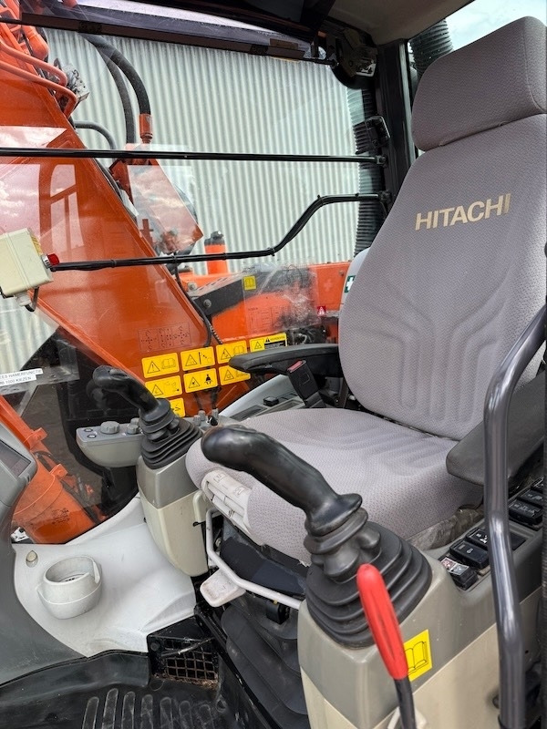 Pelle sur chenille Hitachi ZX 135 US-5B: photos 15 Pelle sur chenille Hitachi ZX 135 US-5B: photos 15