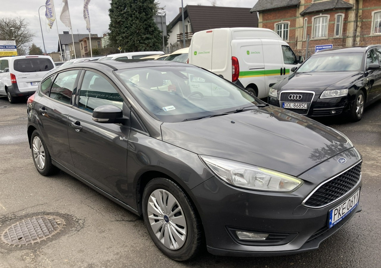 Ford Focus III Focus 1.0 EcoBoost Klima Salon PL 2015 - Voiture: photos 5 Ford Focus III Focus 1.0 EcoBoost Klima Salon PL 2015 - Voiture: photos 5