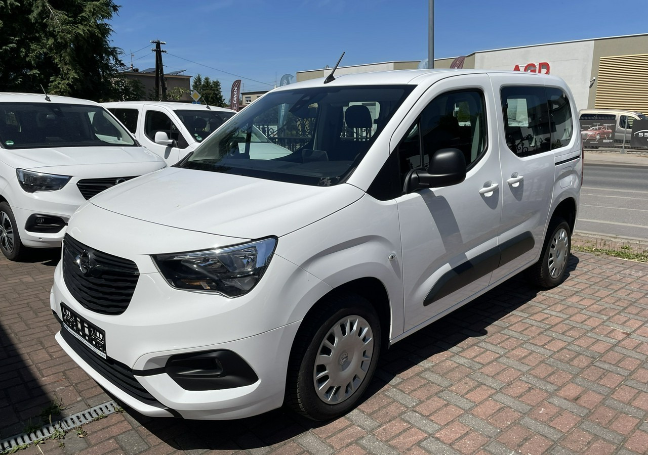 Opel Combo IV Opel Combo Life Niepełnosprawnych inwalida Rampa 32105 km Model 2022 - Voiture: photos 2 Opel Combo IV Opel Combo Life Niepełnosprawnych inwalida Rampa 32105 km Model 2022 - Voiture: photos 2