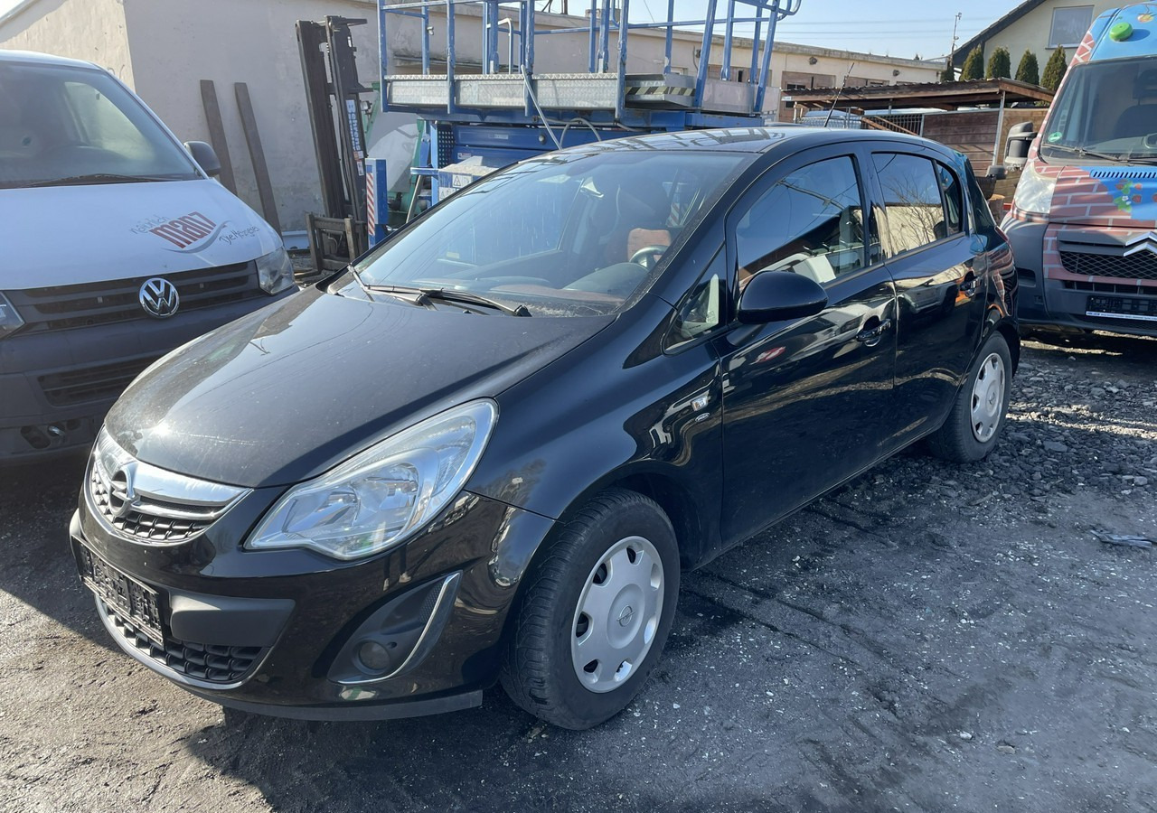 Opel Corsa D Corsa 1.4-87 KM Klima 2011 - Voiture à hayon: photos 2 Opel Corsa D Corsa 1.4-87 KM Klima 2011 - Voiture à hayon: photos 2