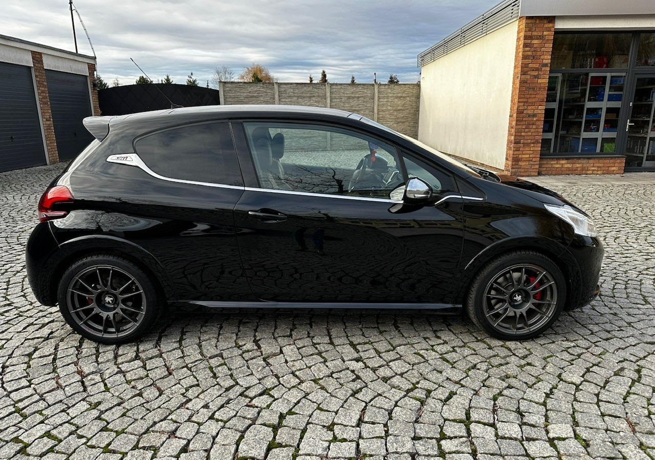 Peugeot 208 I 208GTI Sport 1.6THP 208KM Panorama Led JBL Navi Kamera OZ-Racing 201 - Voiture: photos 2 Peugeot 208 I 208GTI Sport 1.6THP 208KM Panorama Led JBL Navi Kamera OZ-Racing 201 - Voiture: photos 2